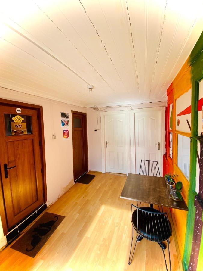 Taksim Wooden House Hostel Istanbul Exterior photo