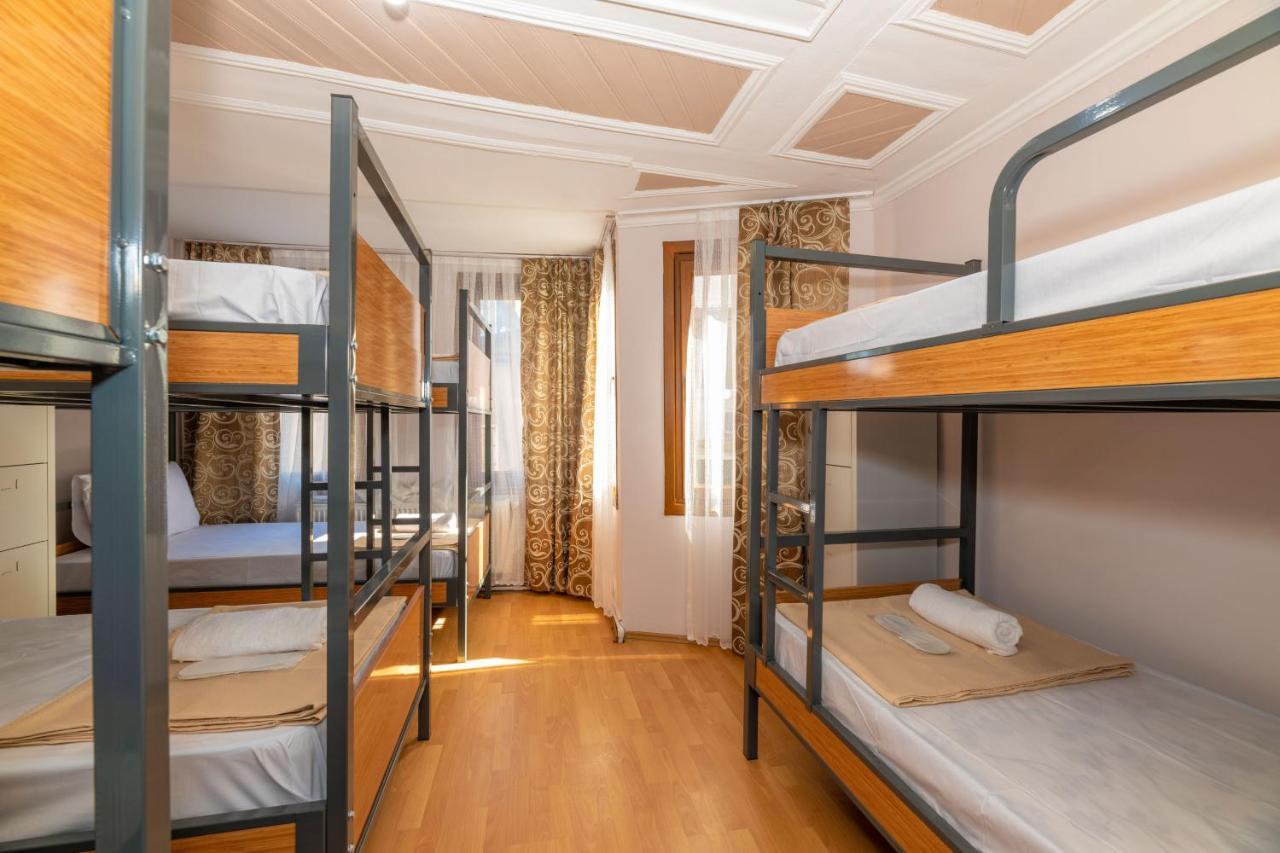 Taksim Wooden House Hostel Istanbul Exterior photo