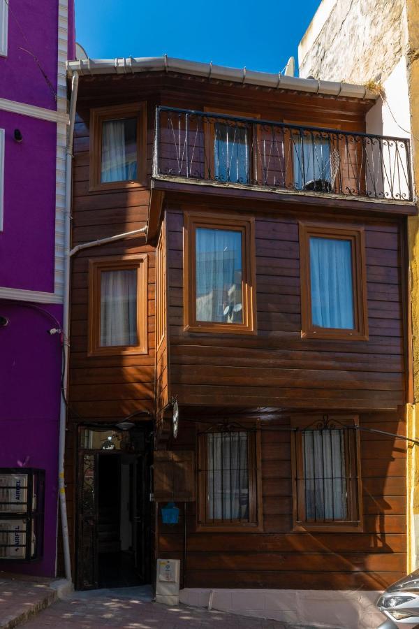 Taksim Wooden House Hostel Istanbul Exterior photo