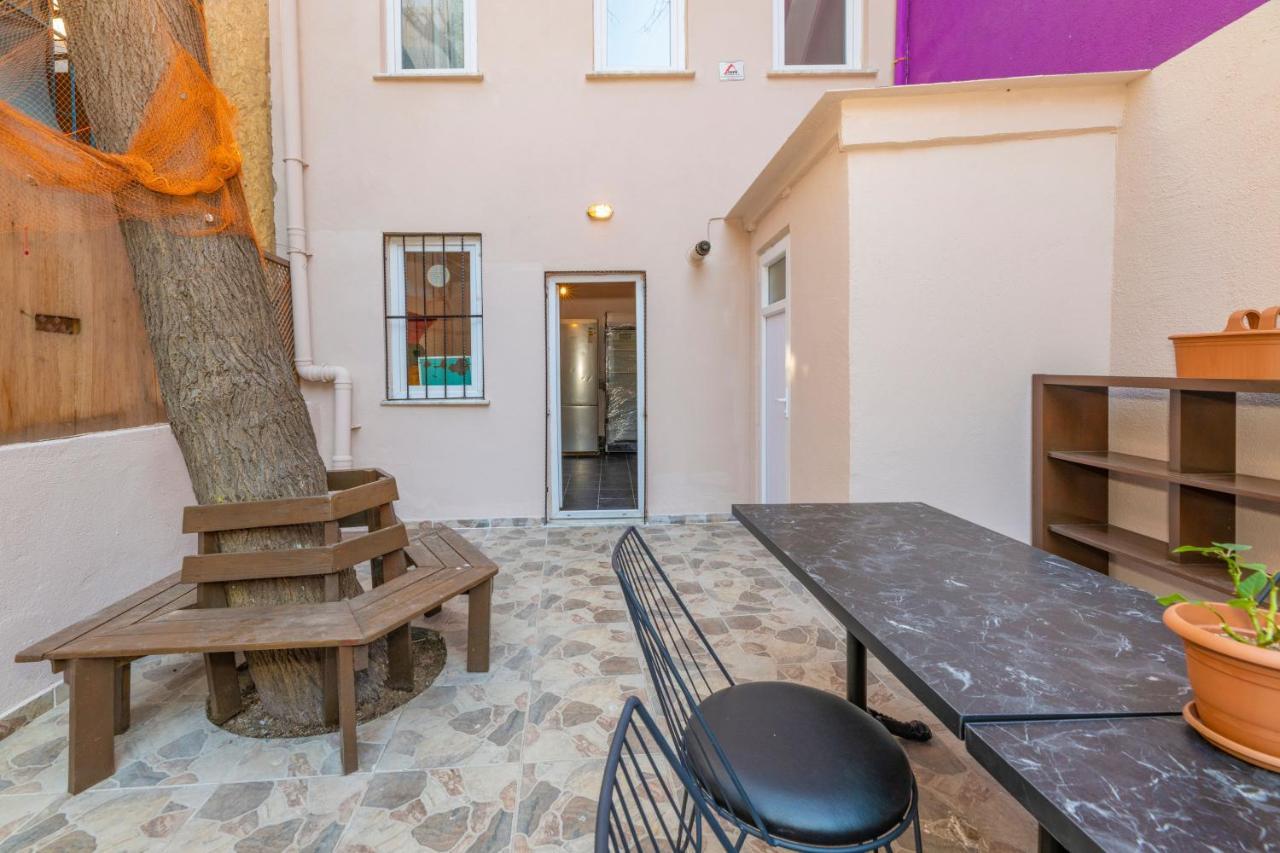 Taksim Wooden House Hostel Istanbul Exterior photo