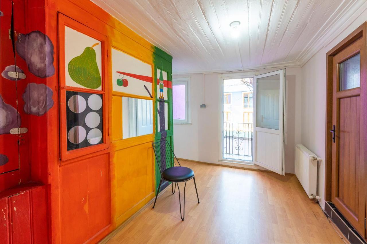Taksim Wooden House Hostel Istanbul Exterior photo