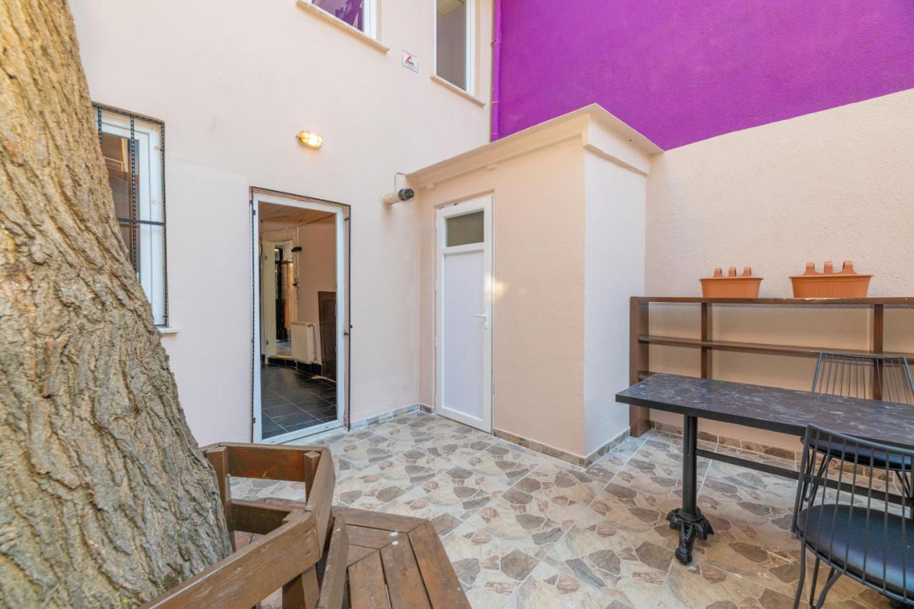 Taksim Wooden House Hostel Istanbul Exterior photo