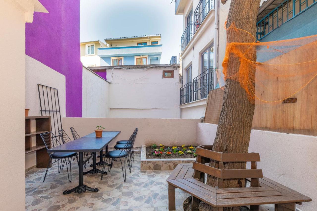 Taksim Wooden House Hostel Istanbul Exterior photo