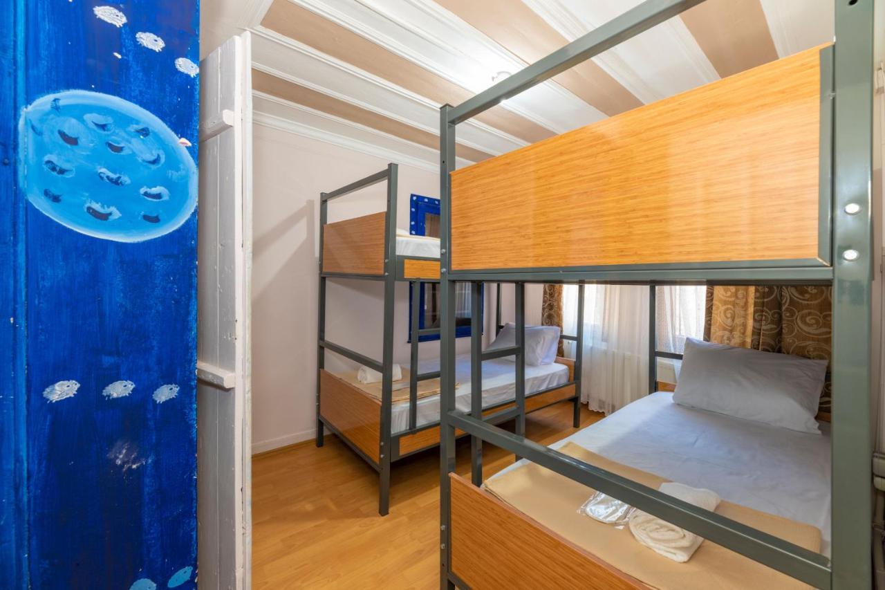 Taksim Wooden House Hostel Istanbul Exterior photo