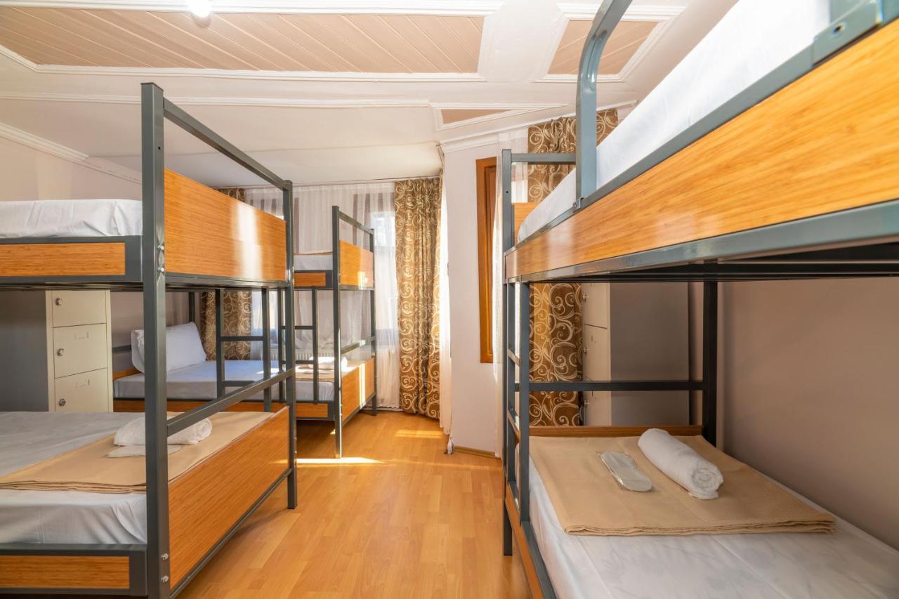 Taksim Wooden House Hostel Istanbul Exterior photo